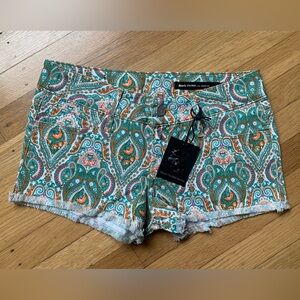 NWT BLACK ORCHID LOS ANGELES BLACK STAR GREEN PAISLEY CUT OFF SHORTS SIZE 27